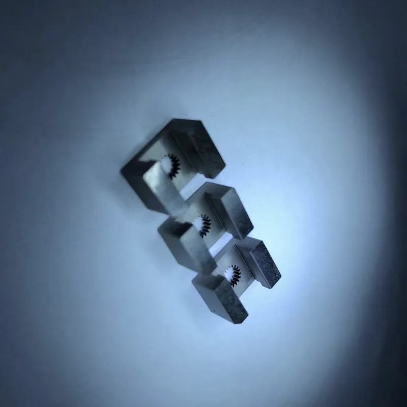 Przekładnie powolne do obróbki drutu o średnicy 0,05 mm